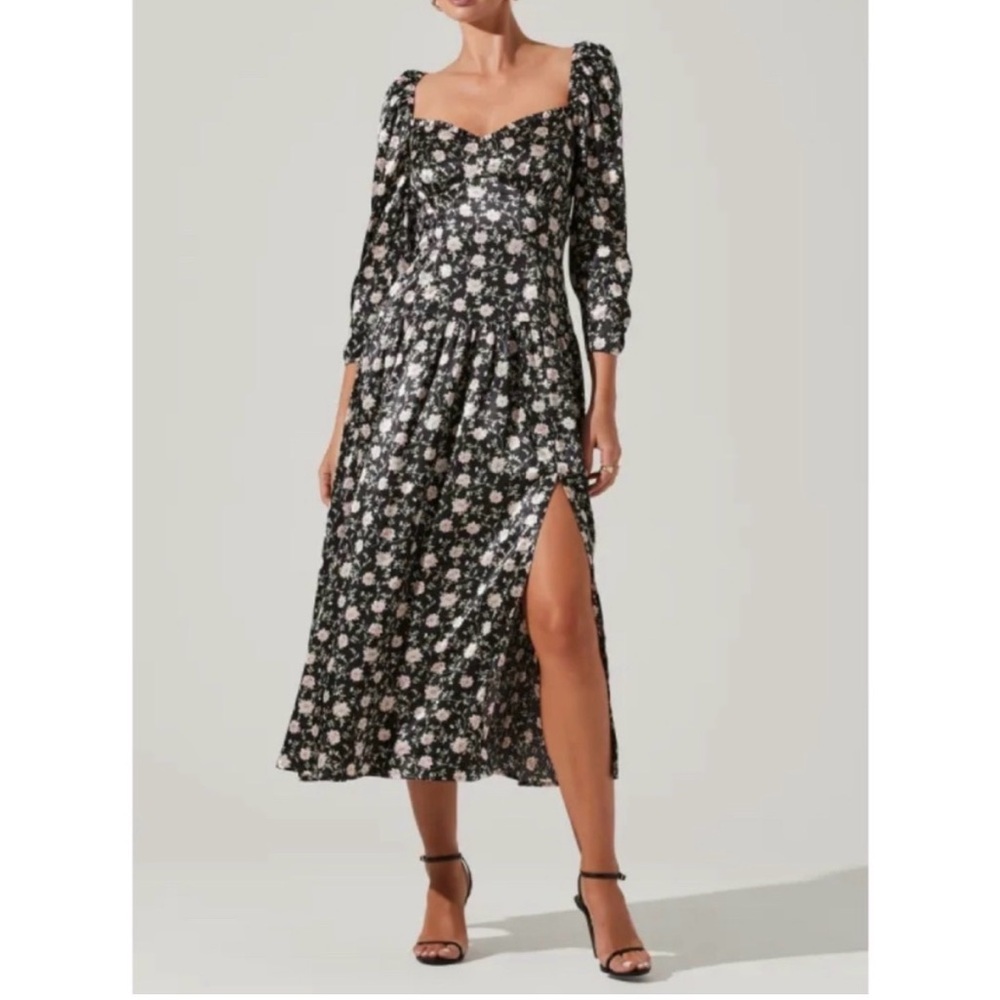 ASTR the Label Puff Sleeve Dress in Black Floral